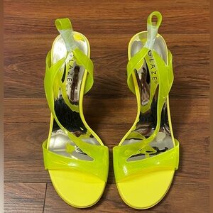 Brand new yellow Glaze heels